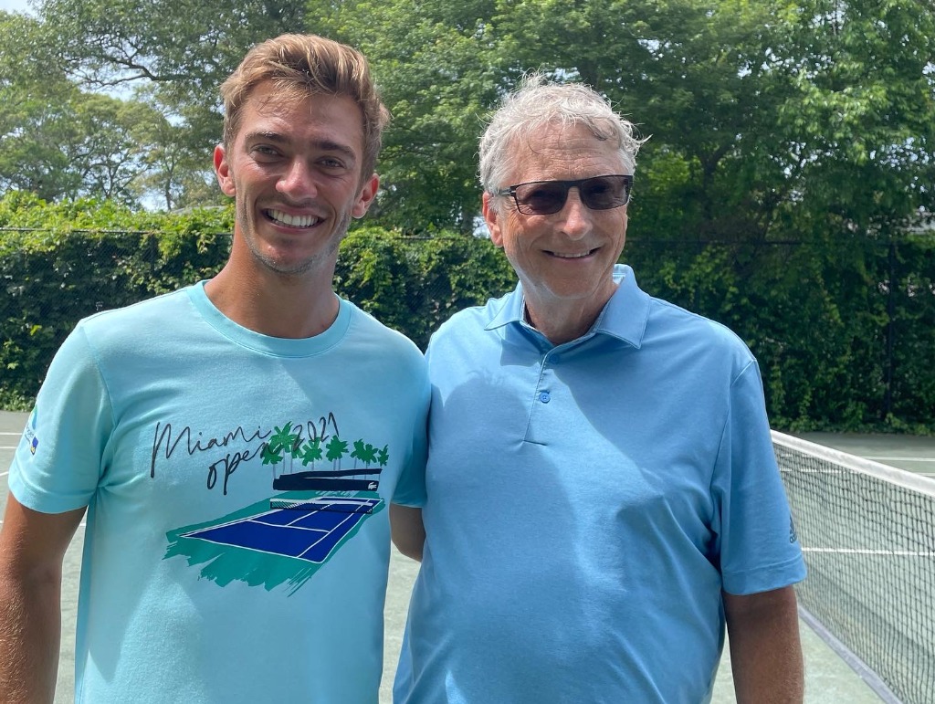 Coach Oskar with Bill Gates